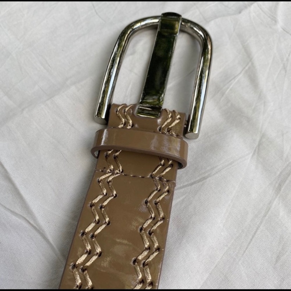 Steve Madden Taupe Patent Belt, Size 47”.